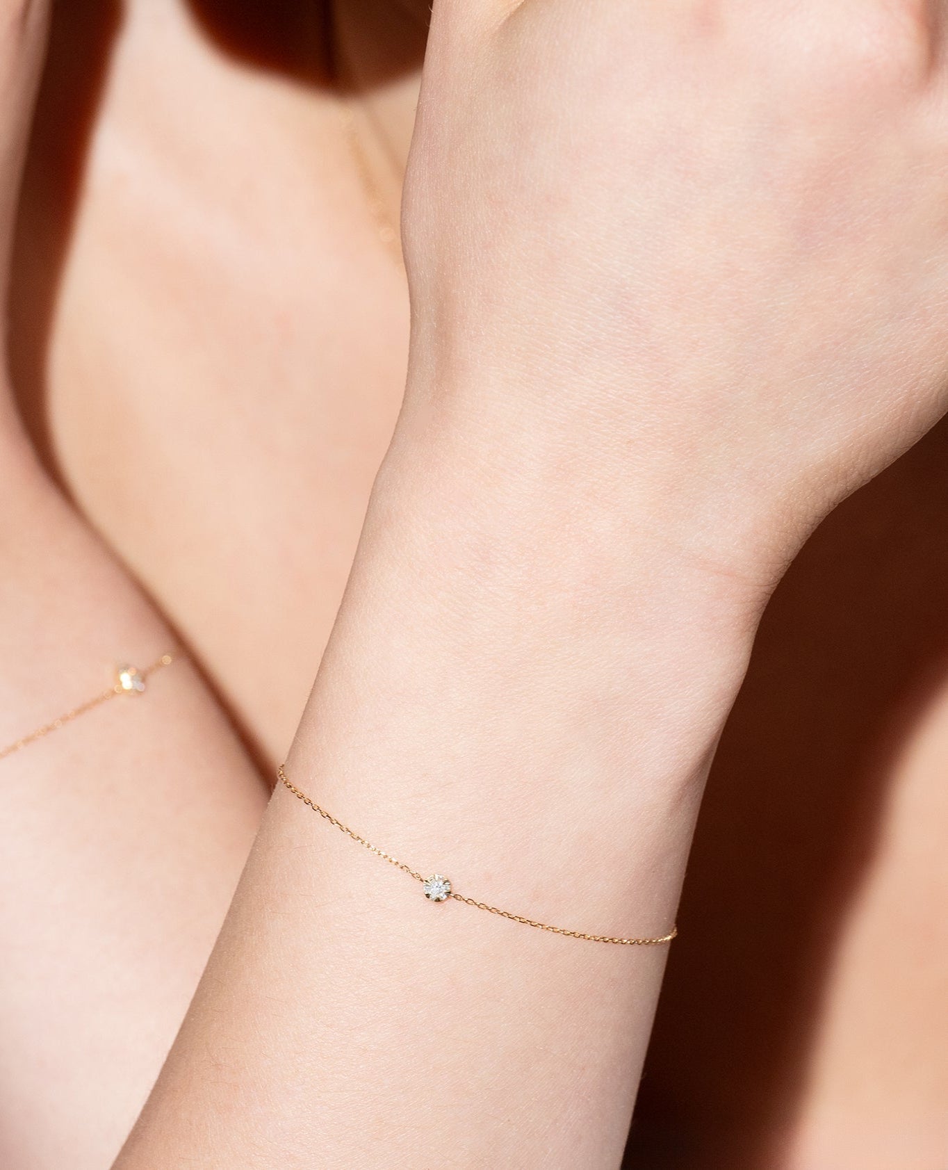 pers-e-paris-bracelet-floating-rond-or-18-carats-diamants image 6