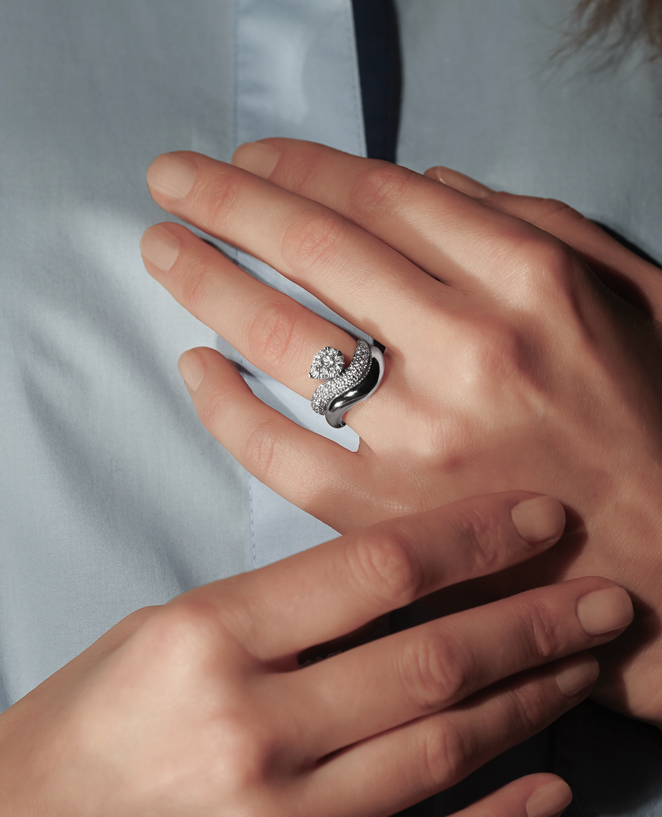 pers-e-paris-wave-floating-bague-pav-e-poire-or-18-carats image 2