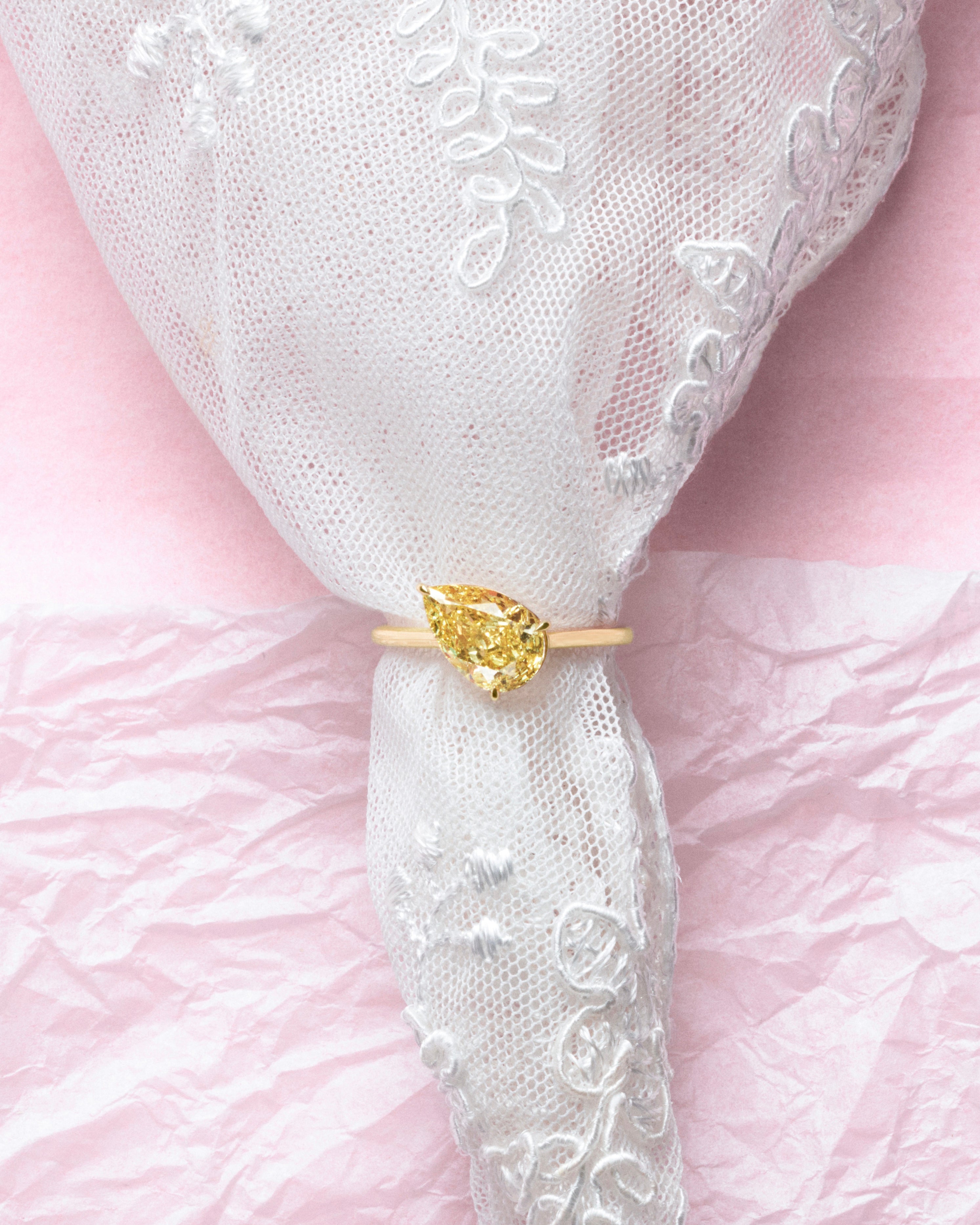 pers-e-paris-bague-iris-diamant-jaune-or-9-carats image 3