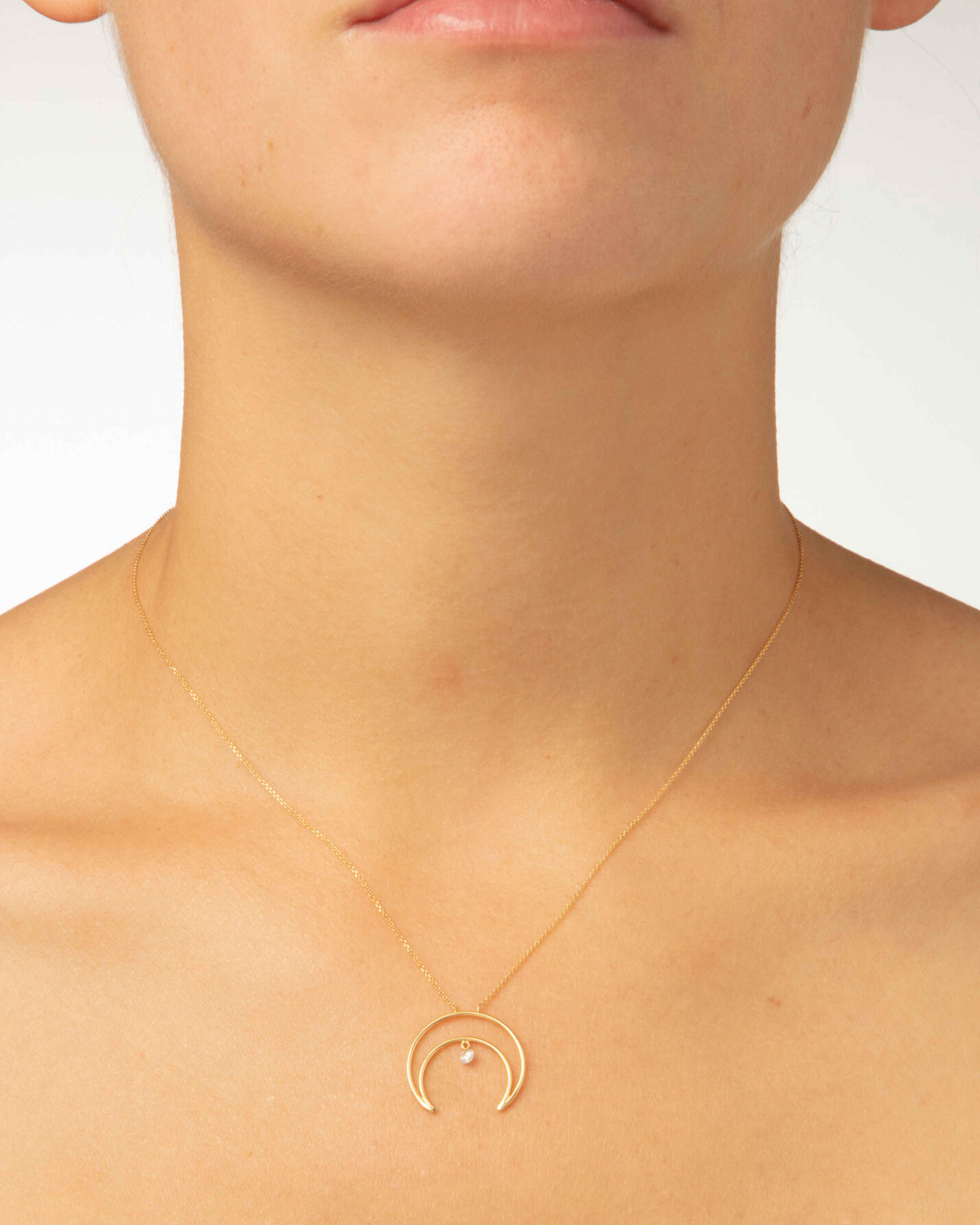 pers-e-paris-collier-s-l-n-fly-me-to-the-moon-collier-croissant-de-lune-or-rose- image 2