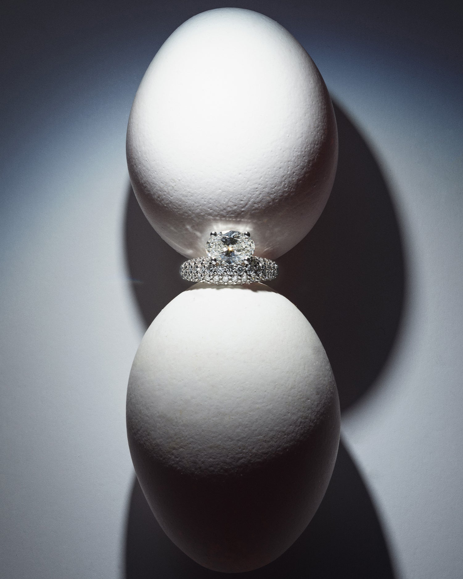 pers-e-paris-bague-dome-oval-pav-e-or-9-carats-et-diamants-de-laboratoire-2-cara image 3