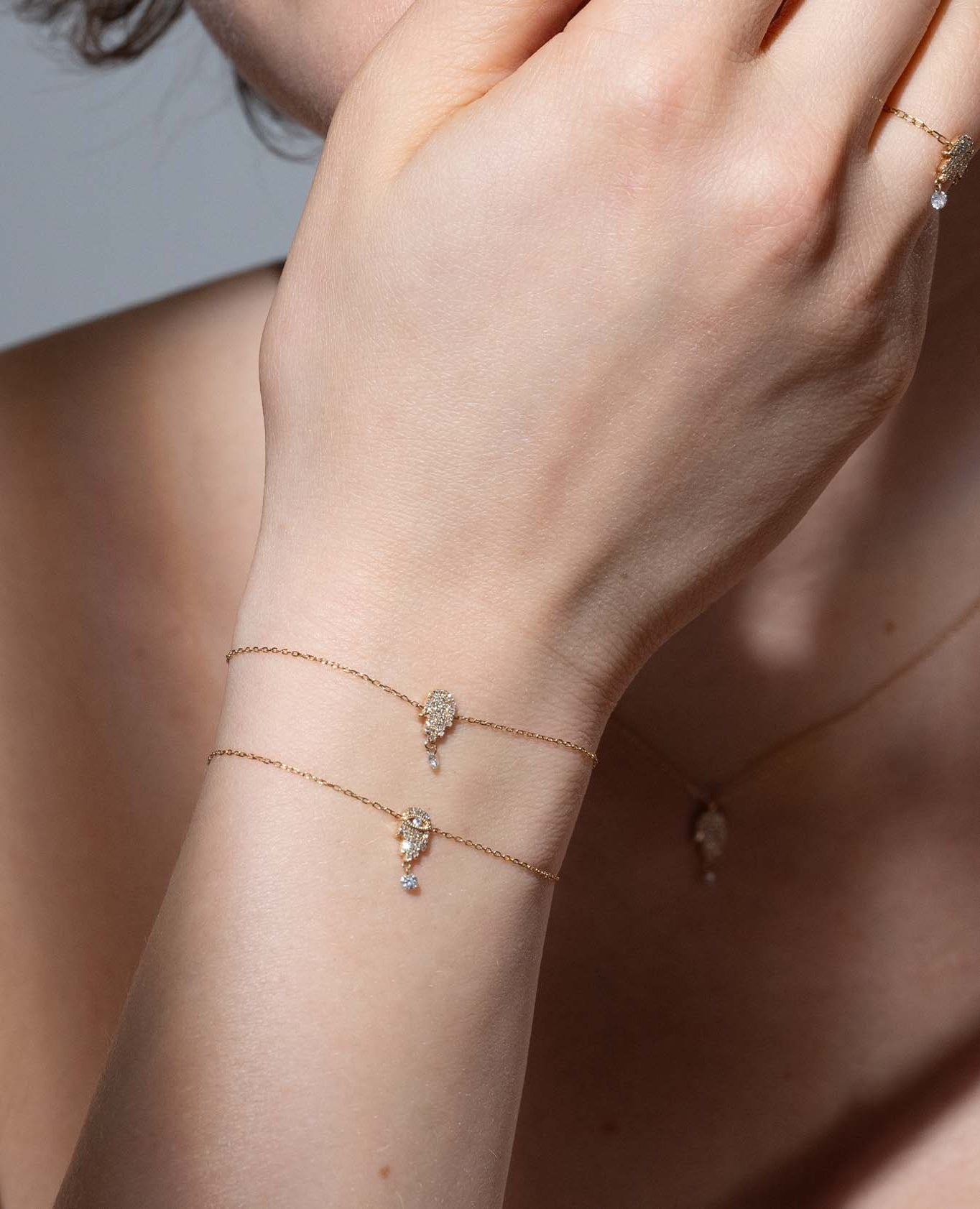 pers-e-paris-s-l-n-bracelet-fatma-pav-diamant-suspendu image 2