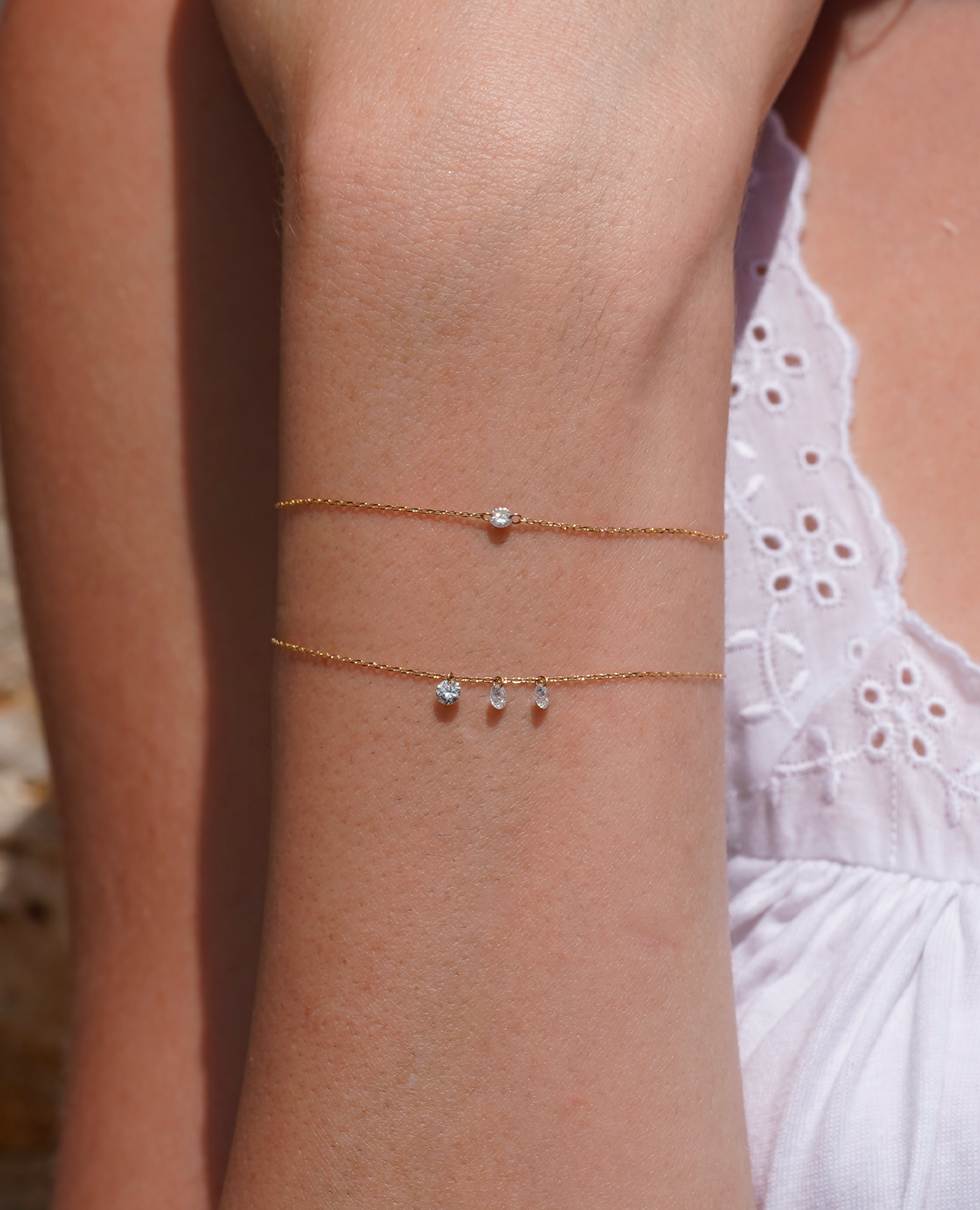 pers-e-paris-bracelet-dana-trois-diamants-suspendus-or-18-carats image 2