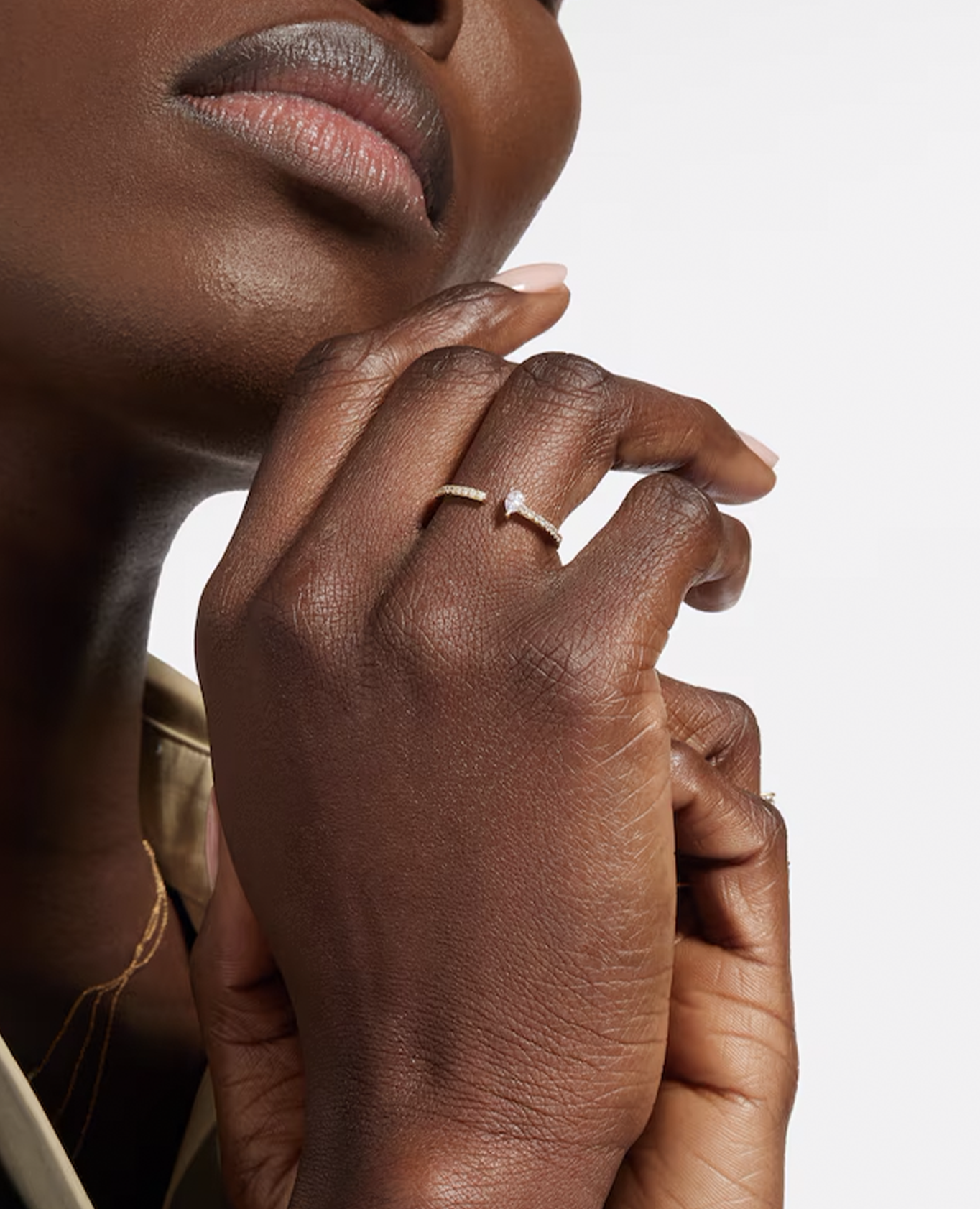 pers-e-paris-bague-h-ra-un-diamant-poire-ouvert image 2