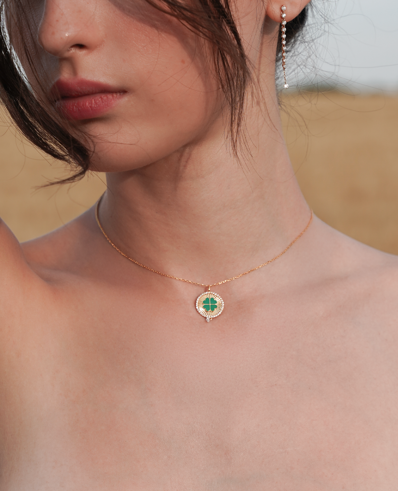 pers-e-paris-celeste-collier-porte-bonheur-tr-fle-vert-or-18-carats-diamant image 2