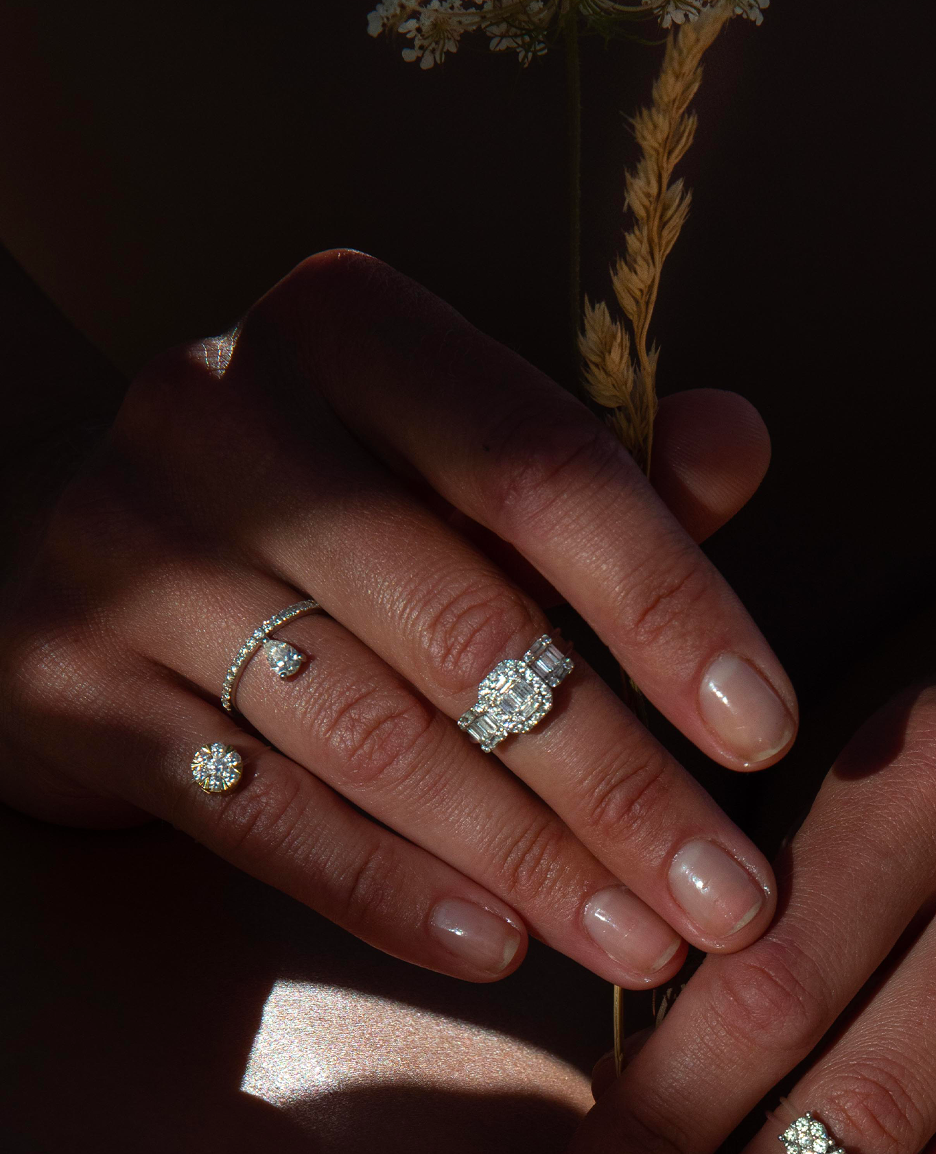 pers-e-paris-bague-h-ra-un-diamant-poire-or image 4