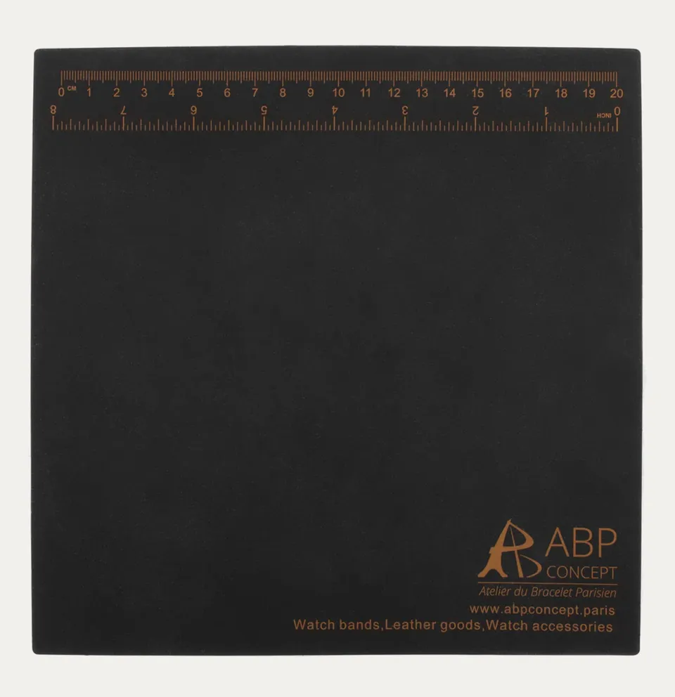 atelier-du-bracelet-parisien-tapis-de-changement-de-bracelets-surface-rubber-ave image 1