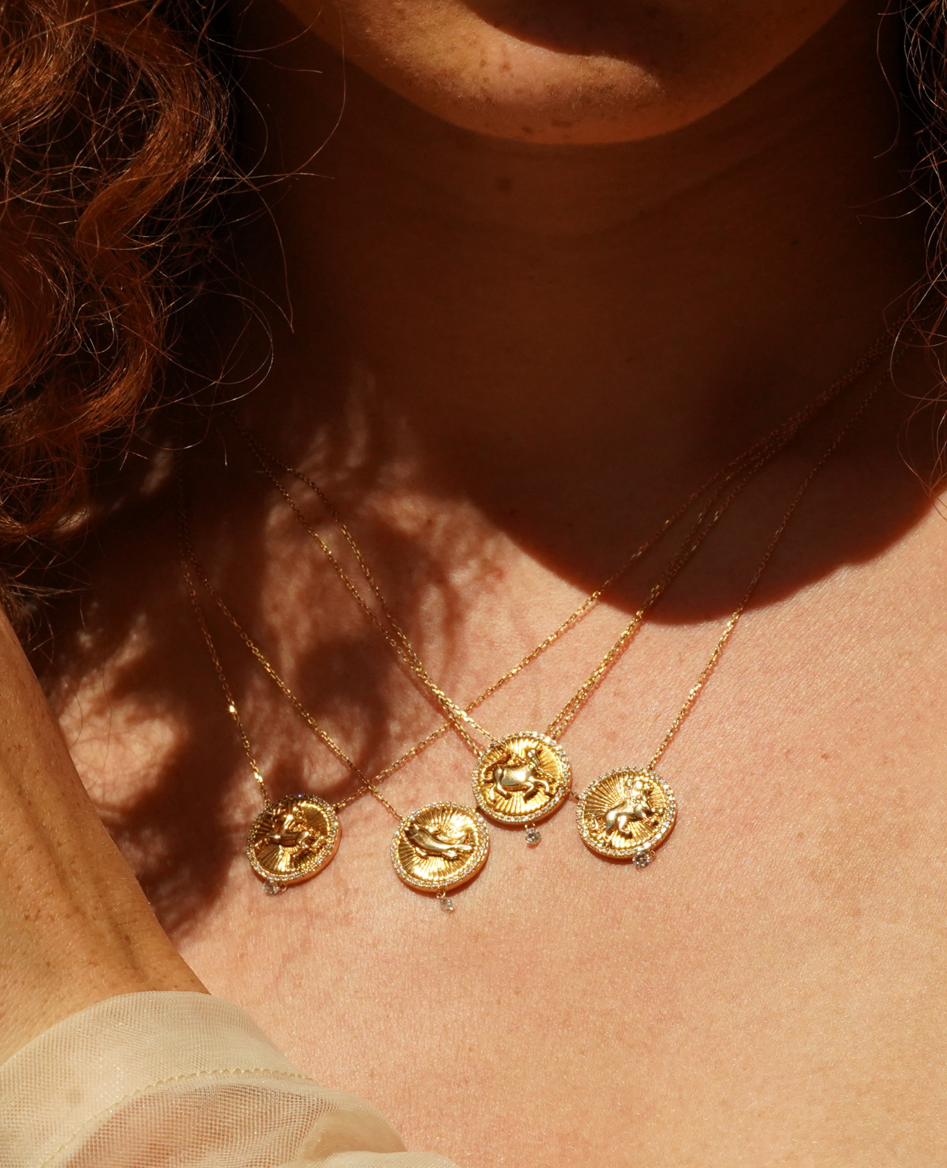 pers-e-paris-collier-c-leste-m-daillon-b-lier-en-or image 2