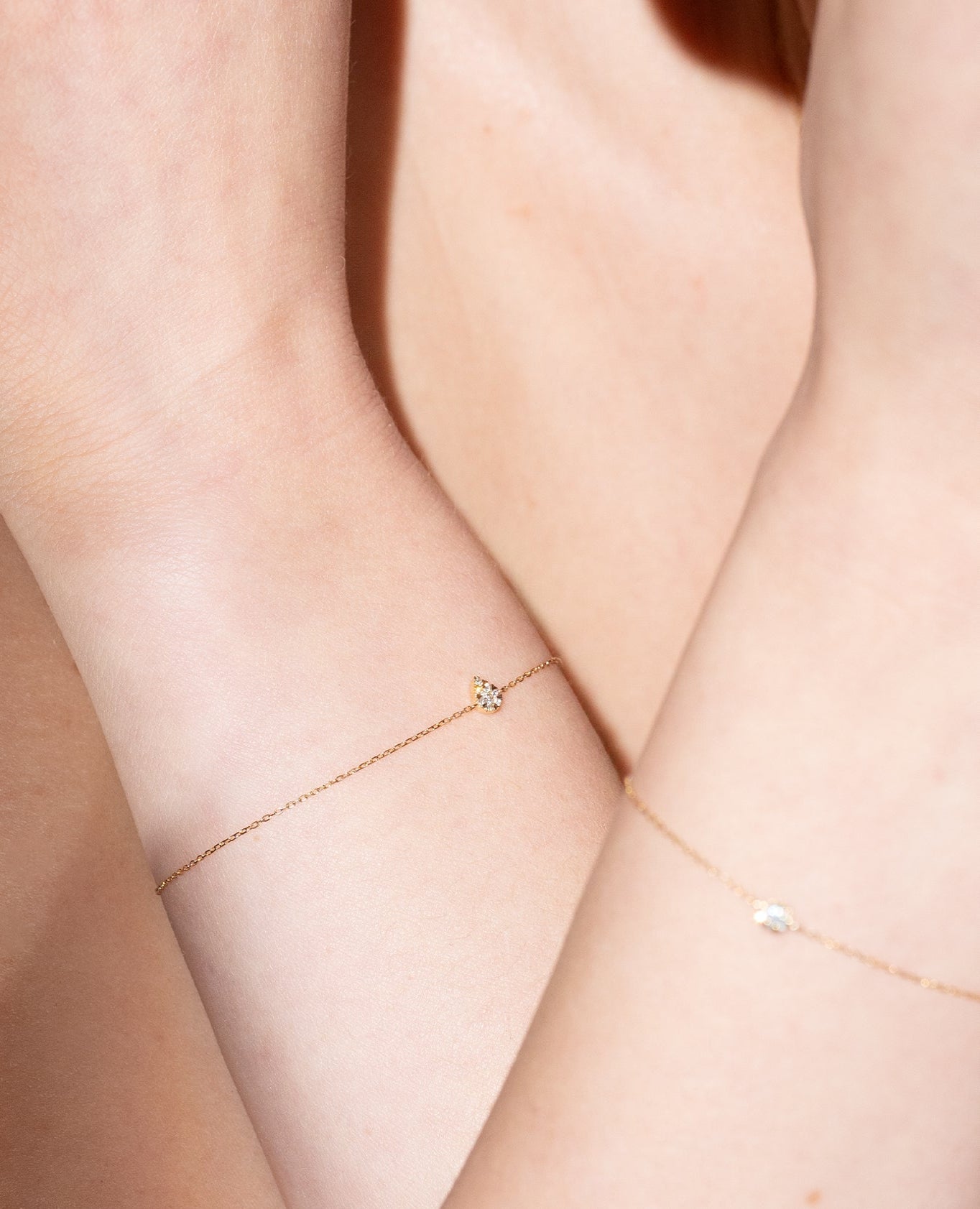 pers-e-paris-bracelet-floating-poire-or-18-carats-et-diamants image 6