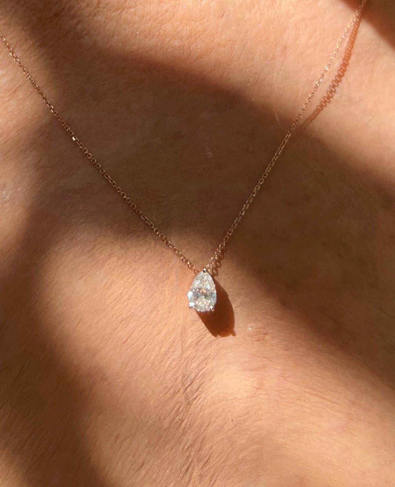 pers-e-paris-h-ra-petit-mod-le-collier-poire-or image 2