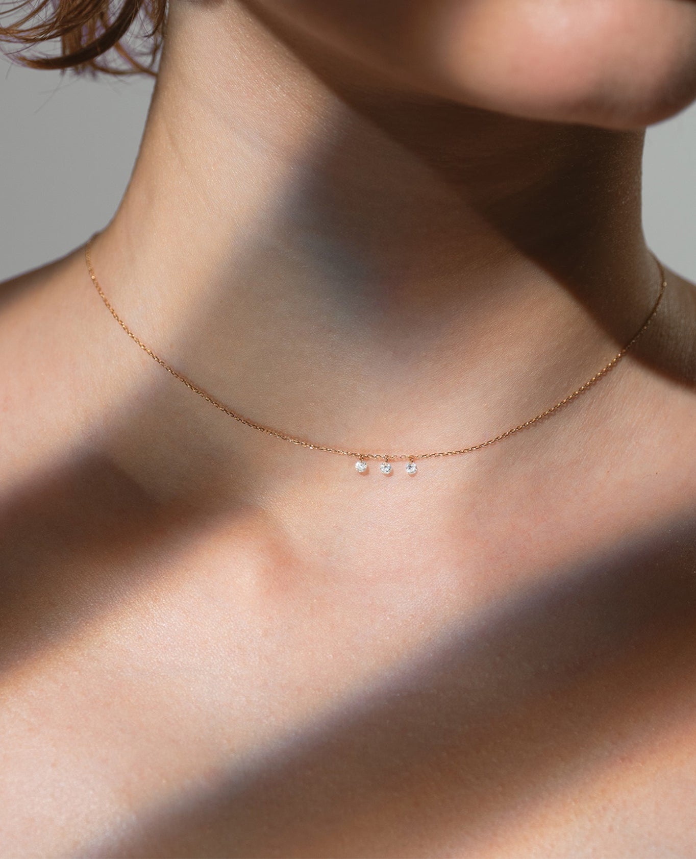 pers-e-paris-collier-mini-dana-trois-diamants-en-or-18-carats image 2