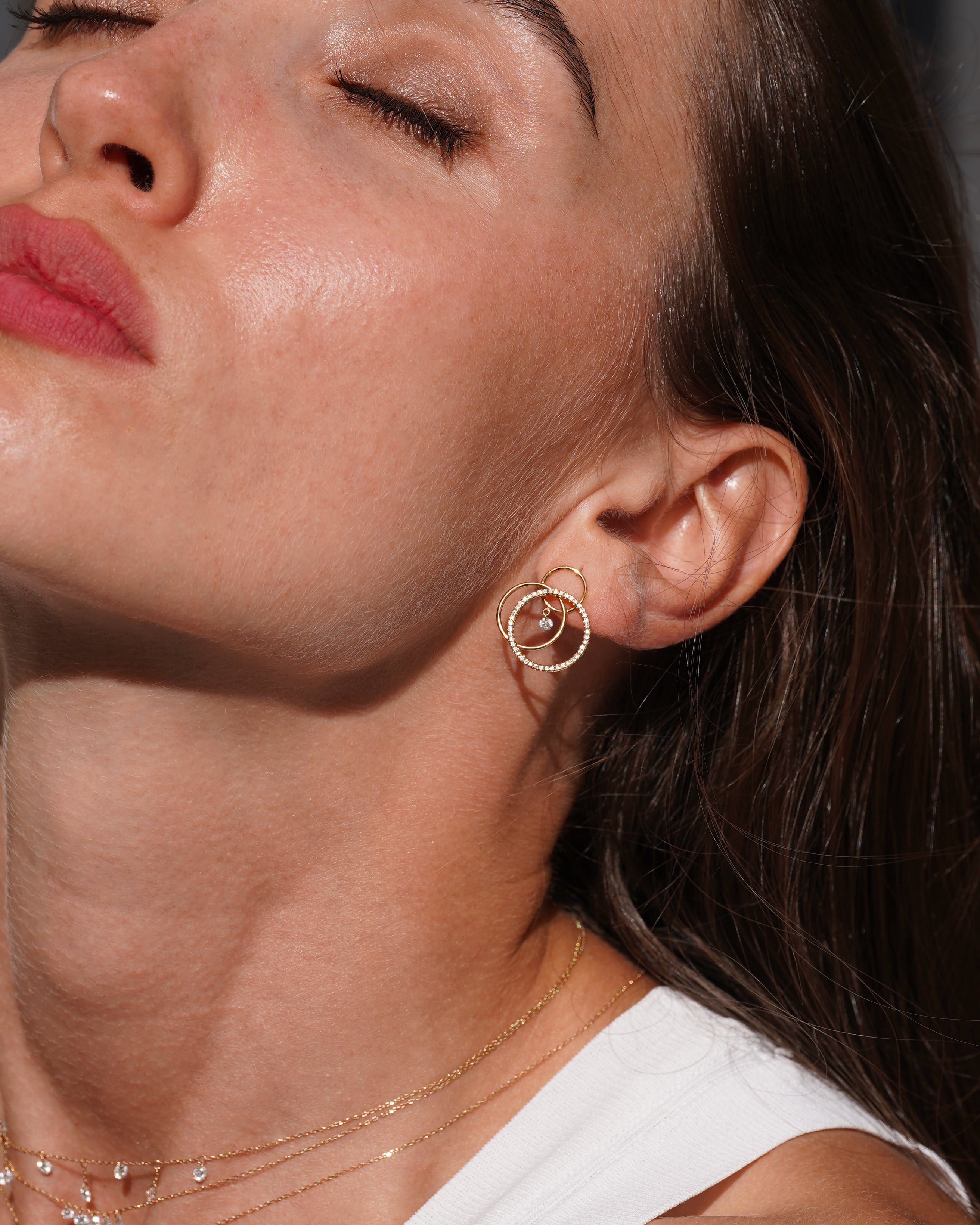 pers-e-paris-boucle-d-oreille-tourbillon-or-18-carats-diamants-l-unit image 2