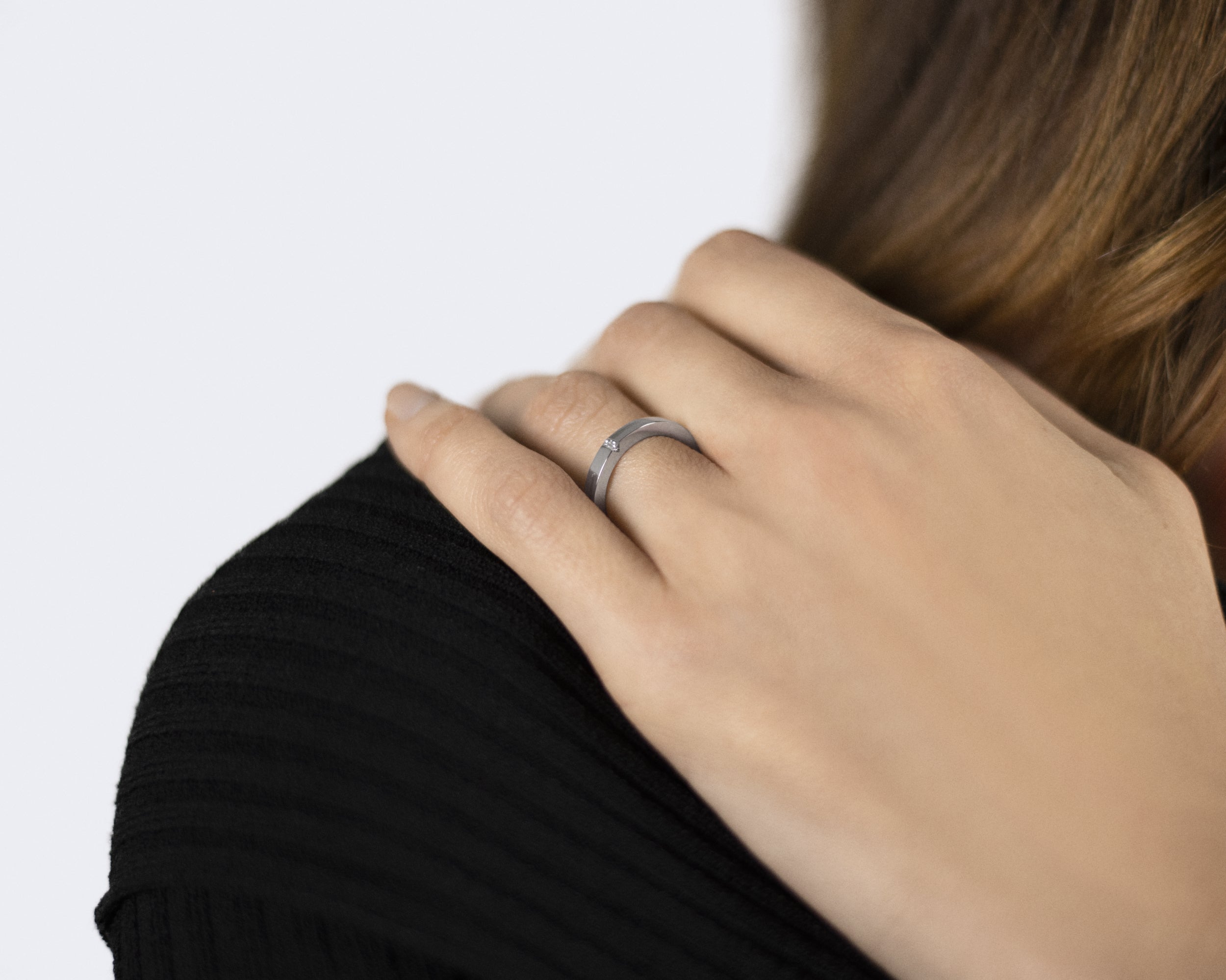 le-gramme-bague-ruban-2mm-la-5g-sertie-diamant-alliance-polie-2 image 3