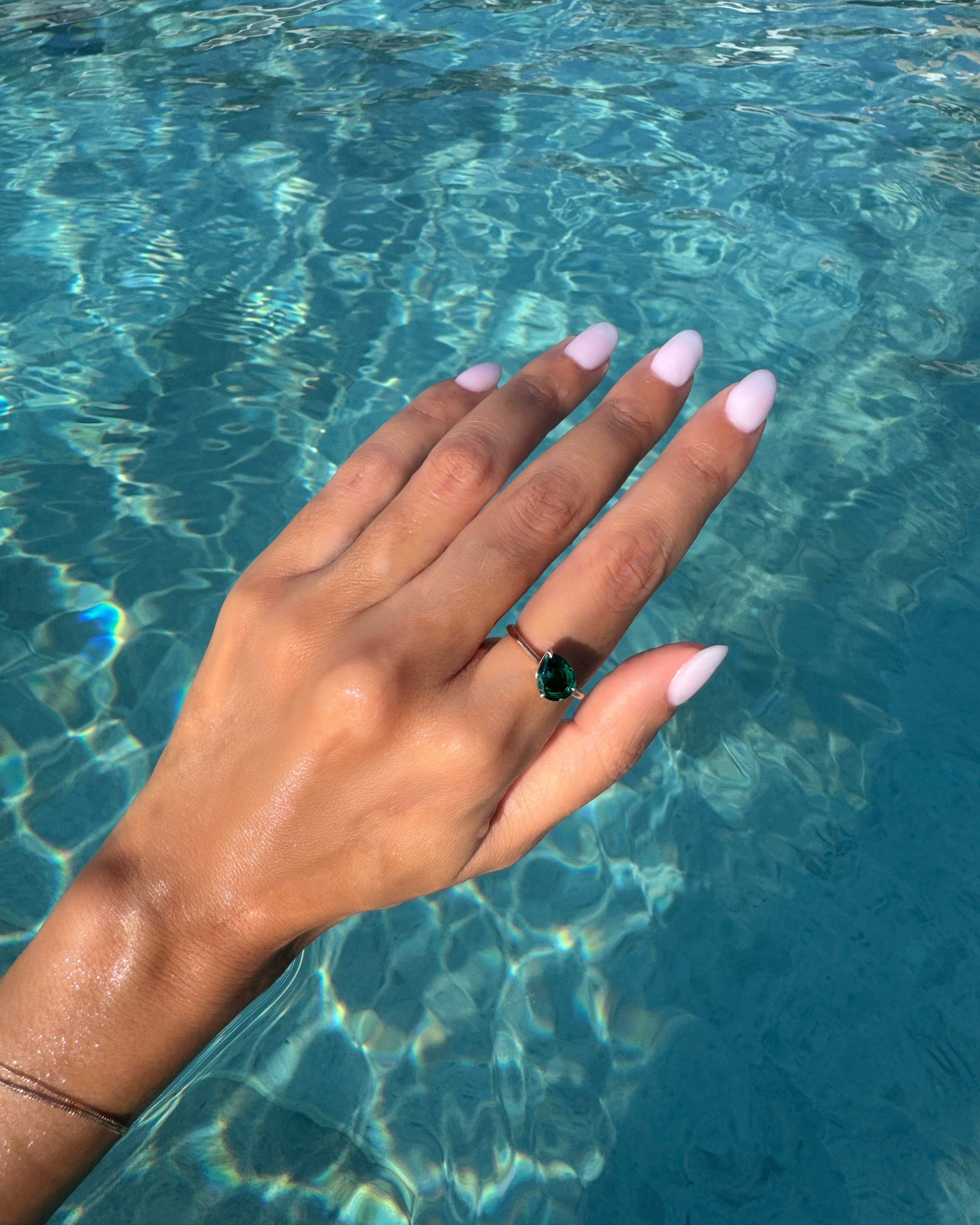 pers-e-paris-bague-iris-meraude-or-9-carats-meraude-laboratoire-1-carat image 2