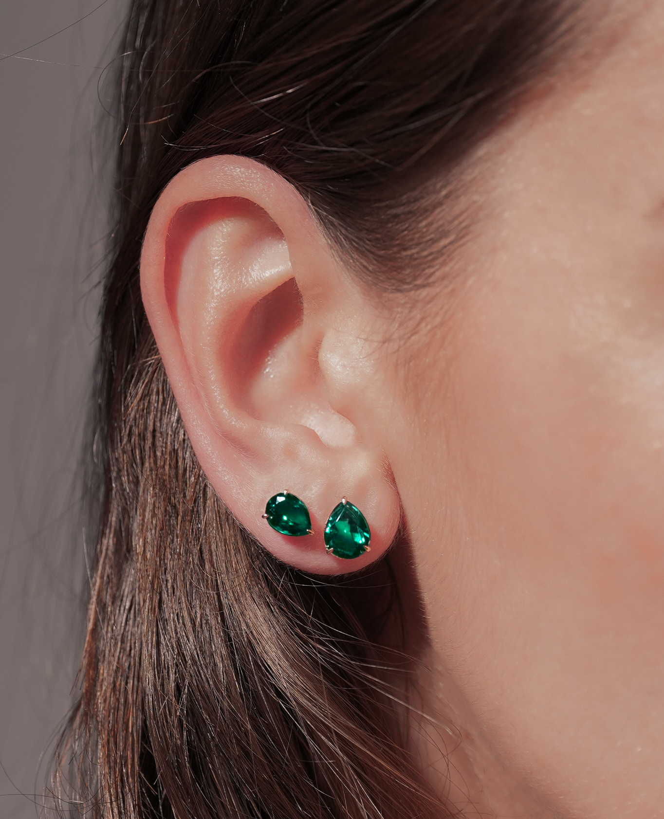pers-e-paris-mono-boucle-d-oreille-iris-meraude-or-9-carats-meraude-laboratoire- image 2