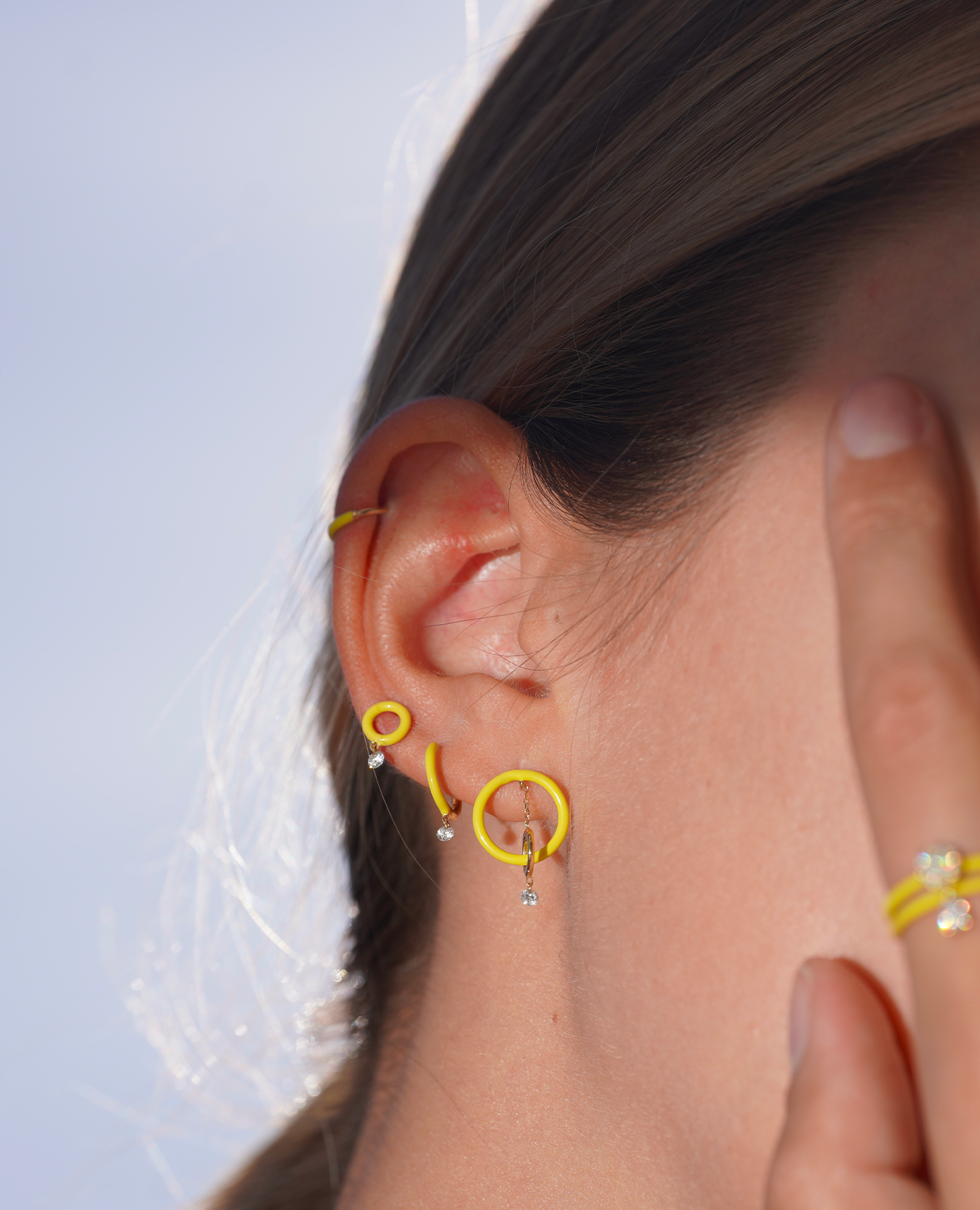 pers-e-paris-boucles-d-oreille-enamel-orbite-jaune-or-18-carats-diamant-l-unit image 2