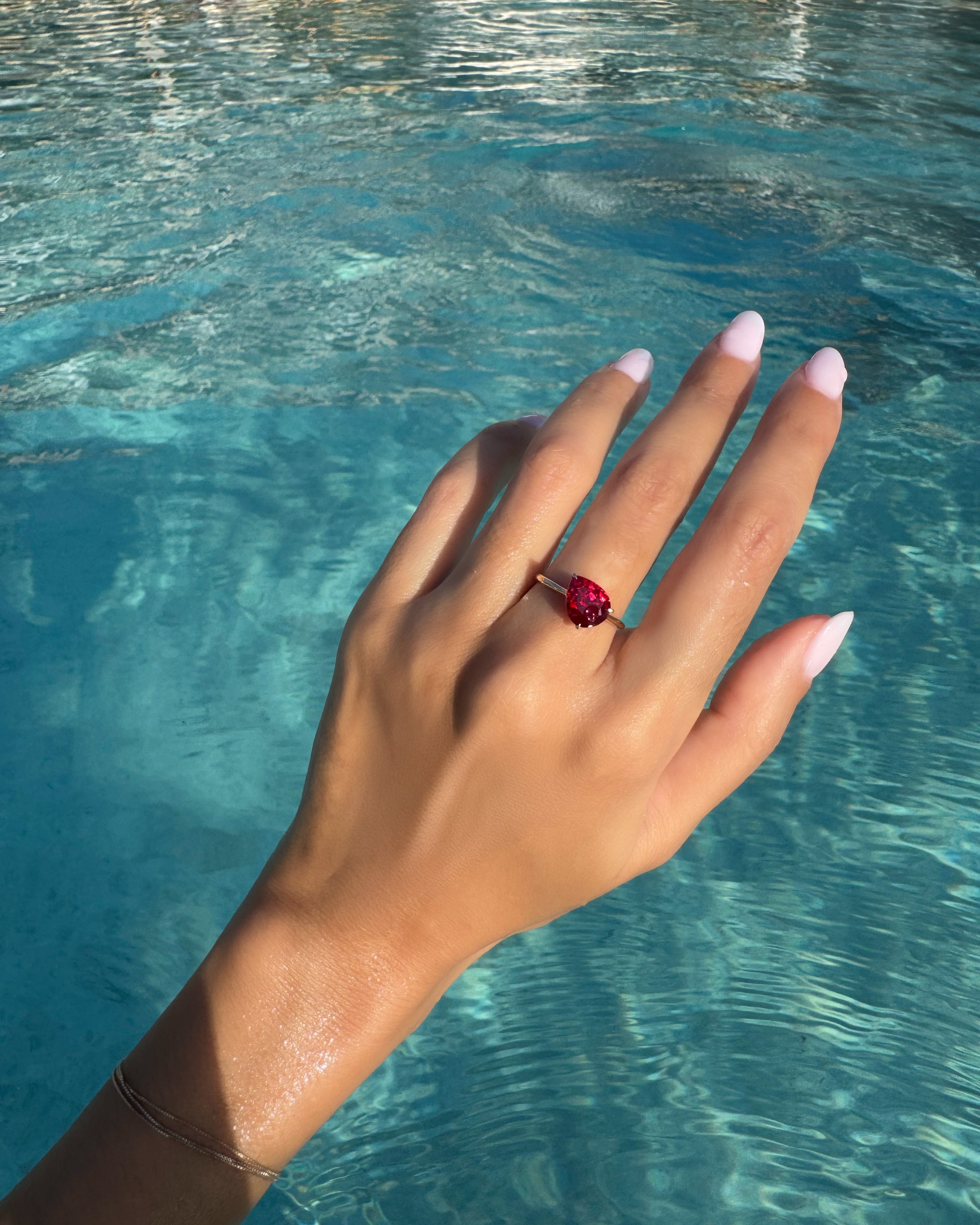 pers-e-paris-bague-iris-rubis-or-9-carats-1-carat image 2