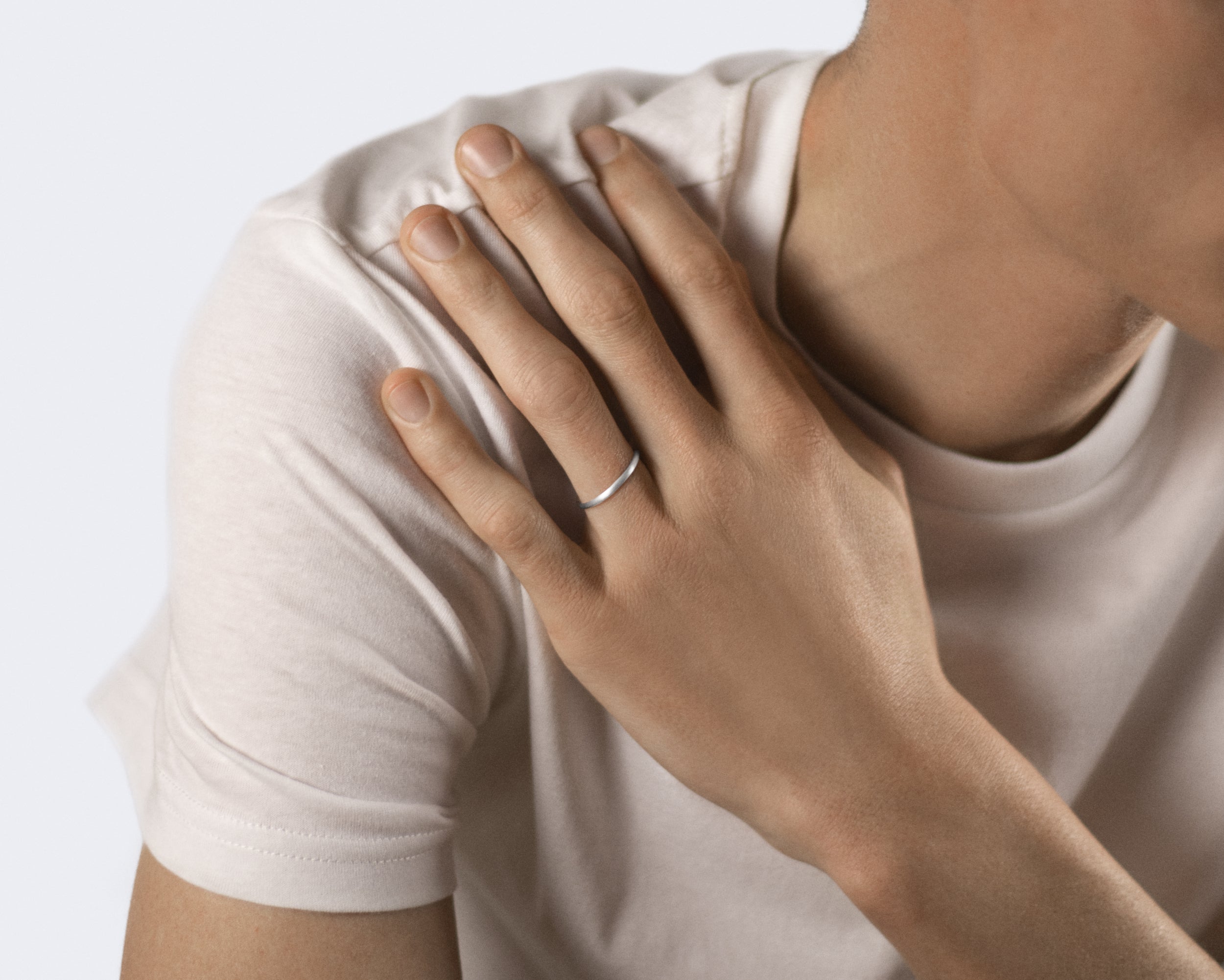 le-gramme-bague-demi-jonc-la-1g-1-8-mm image 3
