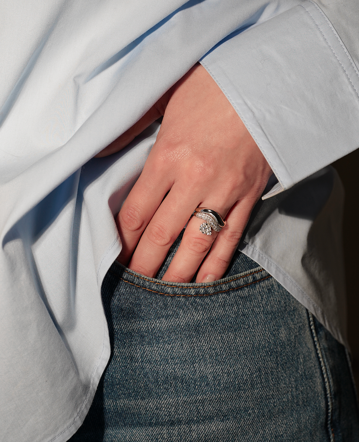 pers-e-paris-wave-floating-bague-pav-e-poire-or-18-carats image 4