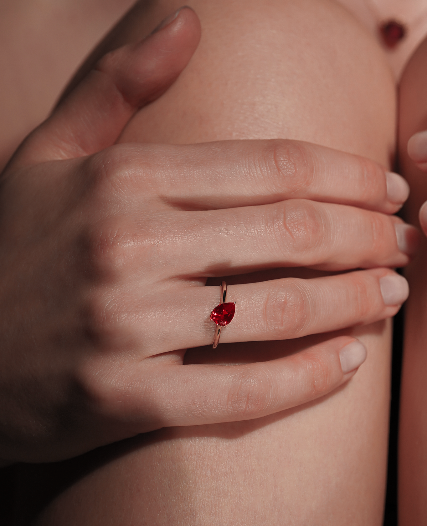pers-e-paris-bague-iris-rubis-or-9-carats-1-carat image 8