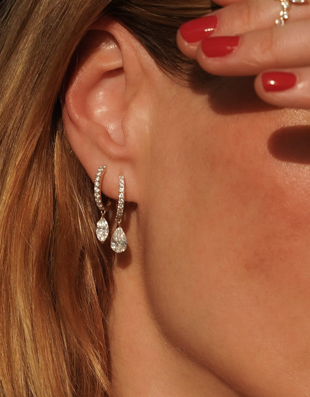 pers-e-paris-mono-boucle-cr-ole-iris-diamant-or-9-carats-1-22-carat image 6