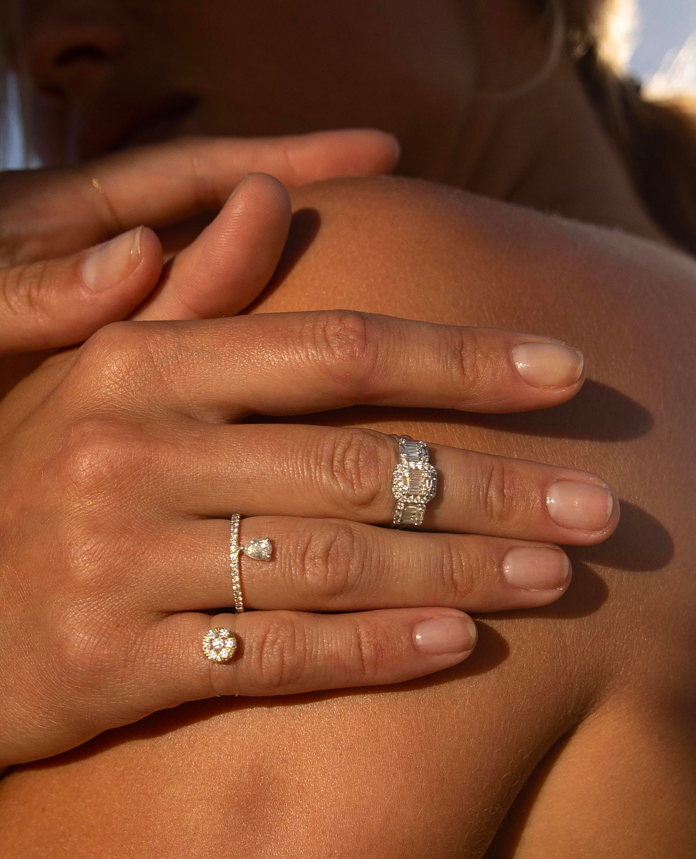 pers-e-paris-bague-h-ra-un-diamant-poire-or image 2