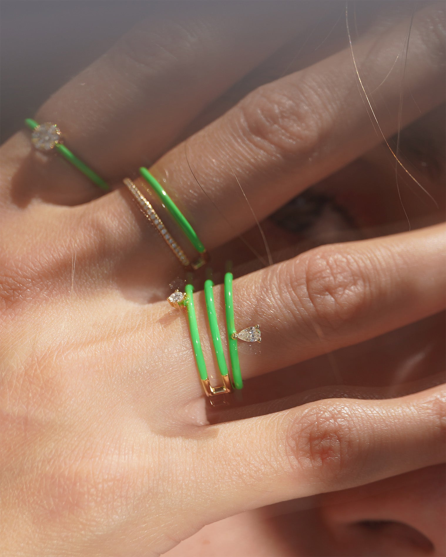 pers-e-paris-enamel-bague-vert-un-diamant-poire-or-18-carats image 2