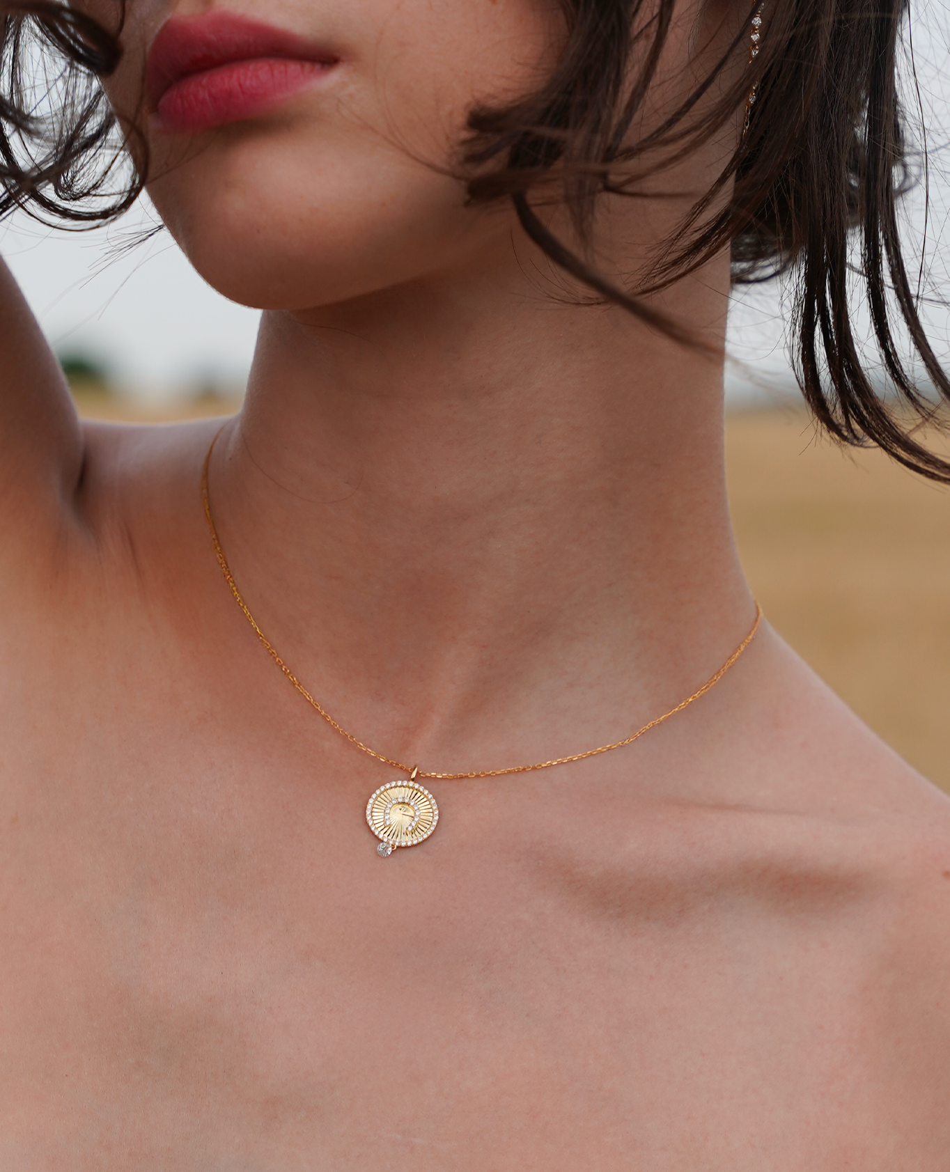 pers-e-paris-celeste-collier-porte-bonheur-fer-cheval-m-daillon-or-18-carats-et- image 2